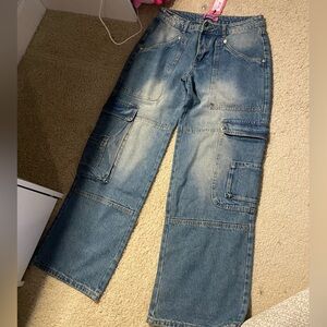 Low rise wash cargo jeans